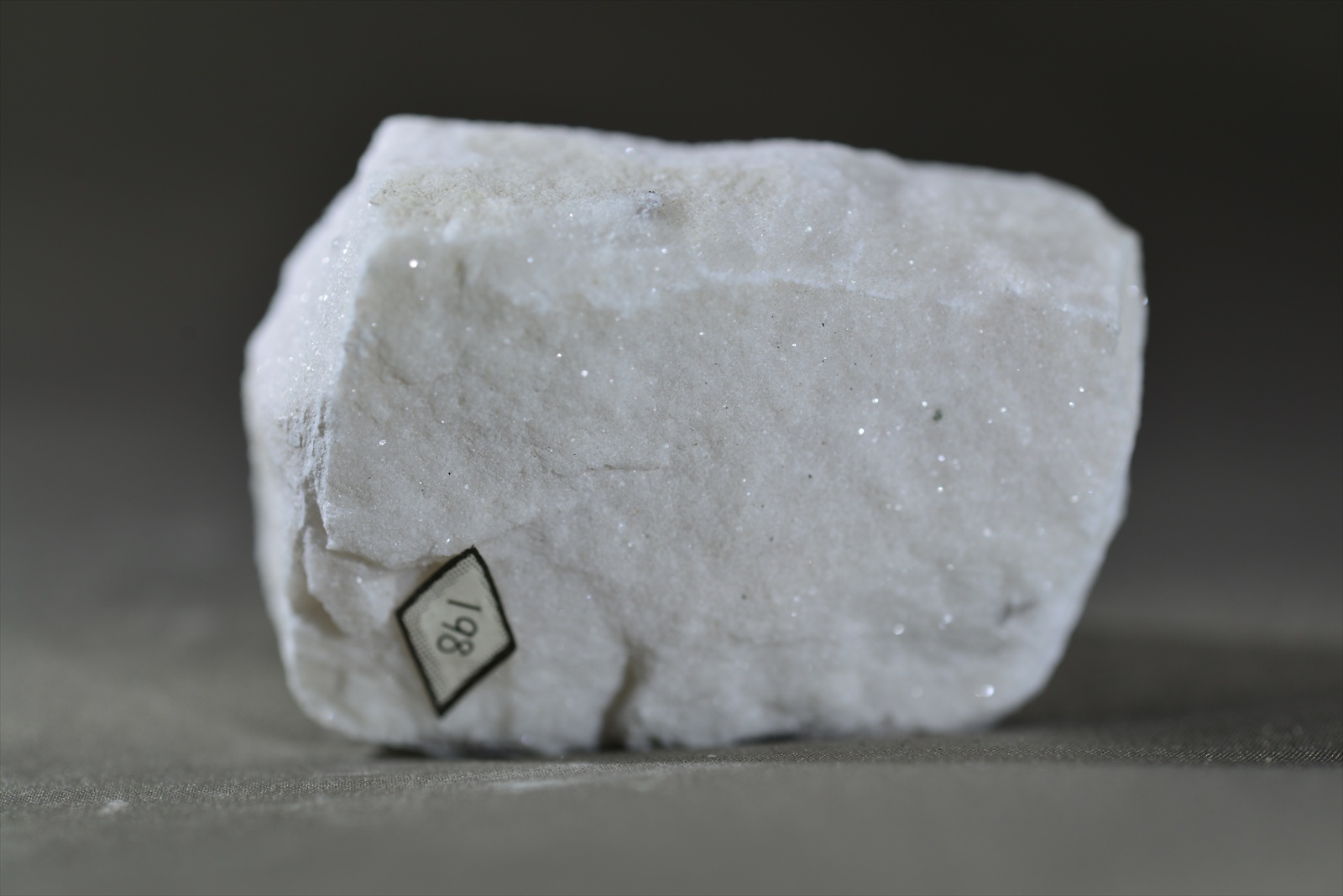 結晶質石灰岩(大理石) Crystalline limestone(Marble)