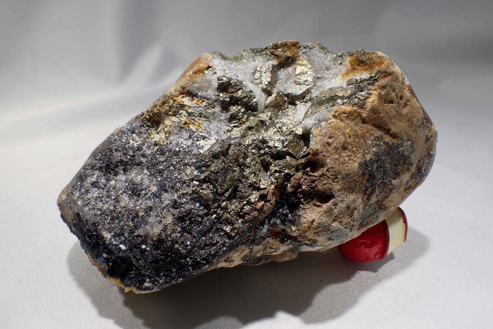 黄鉄鉱 (Pyrite)
