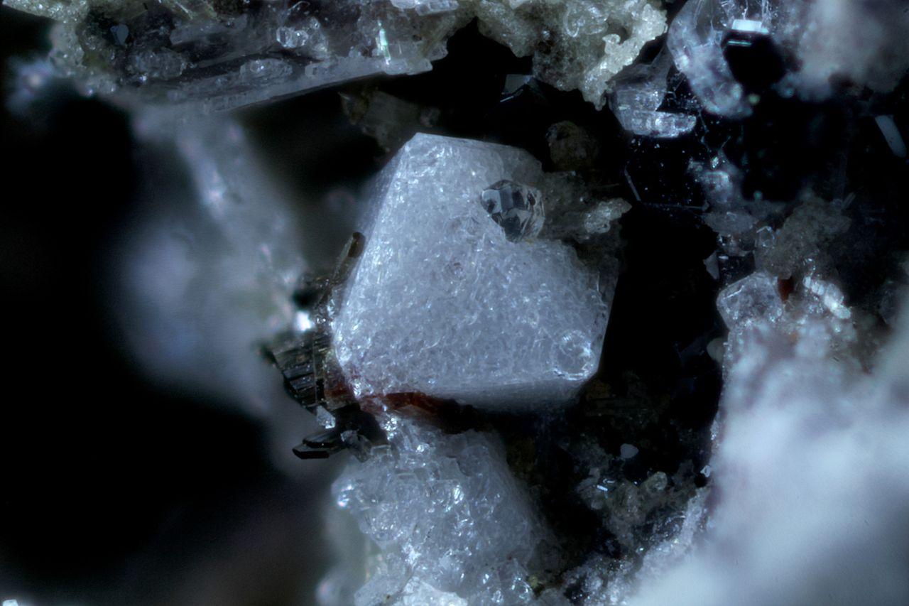 クリストバル石 (Cristobalite)